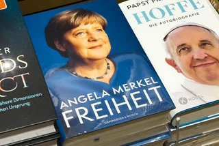 Merkel draws hundreds in Prague for book tour, calls for EU unity